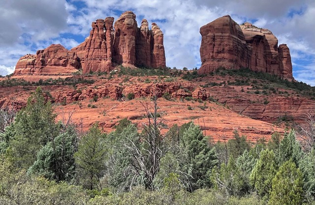 Red Rock Views! Pool~Pickleball~Hike~Golf, Deck Overlooks the 9th Green! Sedona