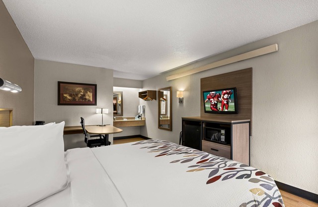 Red Roof Inn Detroit - Royal Oak/ Madison Heights