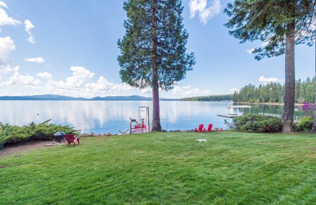 Red Roof Lakefront Cabin mit eigenem Dock