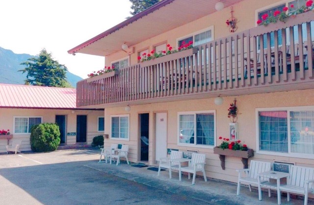 Red Roof Motor Inn