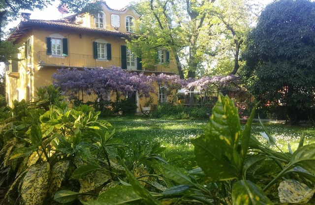 Rotes Zimmer in der Villa Mirano Bed and BreakFast Piossasco - Turin - Piemont