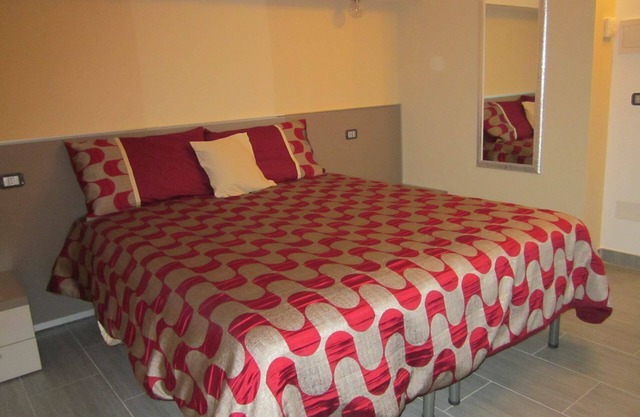 Red Room - Bedroom with lake view