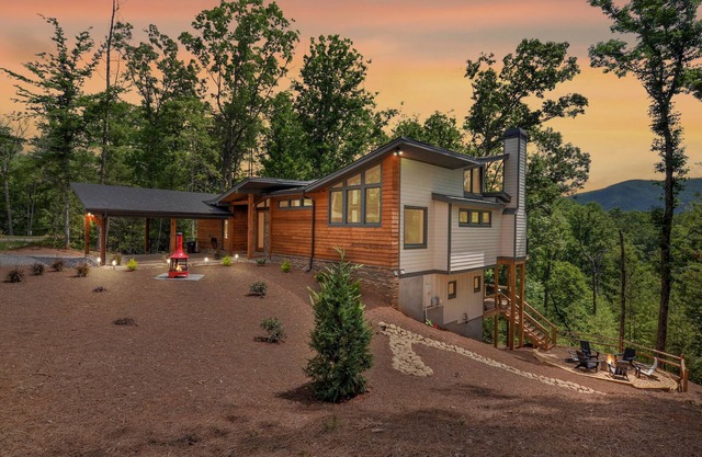 Red Stag Ridge ~ Mtn Views ~ Hot Tub ~ EV Charger