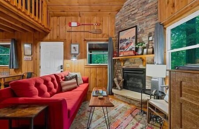 Redbird Hideaway With Hot Tub