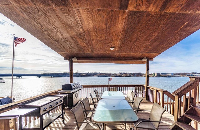 Redbud Retreat Amenity-filled Waterfront Home!