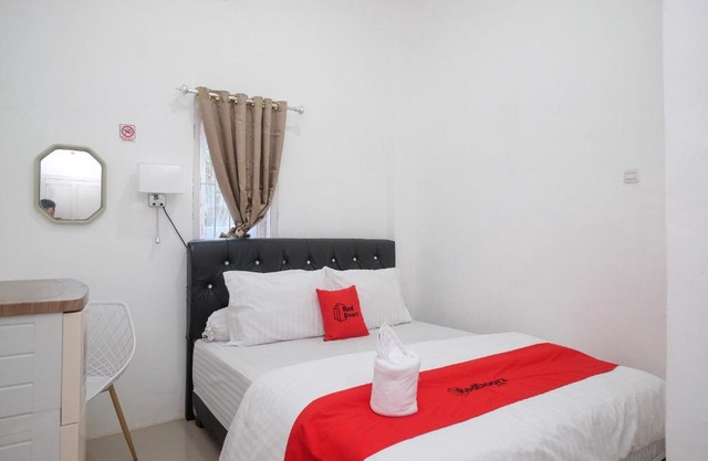 RedDoorz Plus At Lovina Inn Tonrangeng River Side