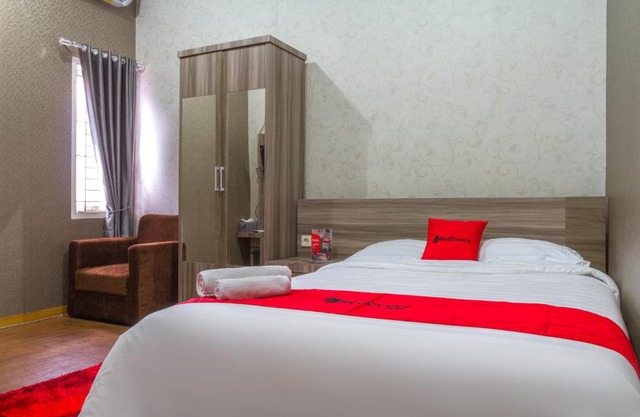 RedDoorz Plus near IPDN