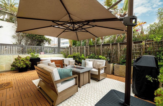 La Jolla Seaside Dream w/ Private Patio & Jacuzzi!