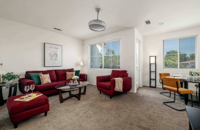 Little Legends Family Townhome: Near Legoland!