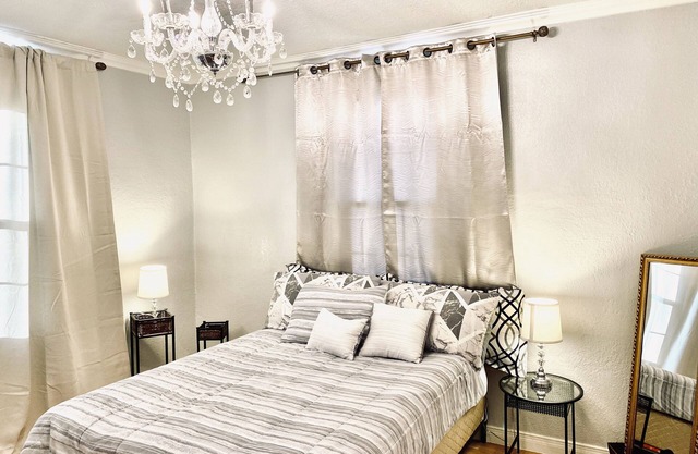 Neu gestaltete 2-Zimmer-Wohnung in der Innenstadt von El Paso gegenüber Baseballstadion
