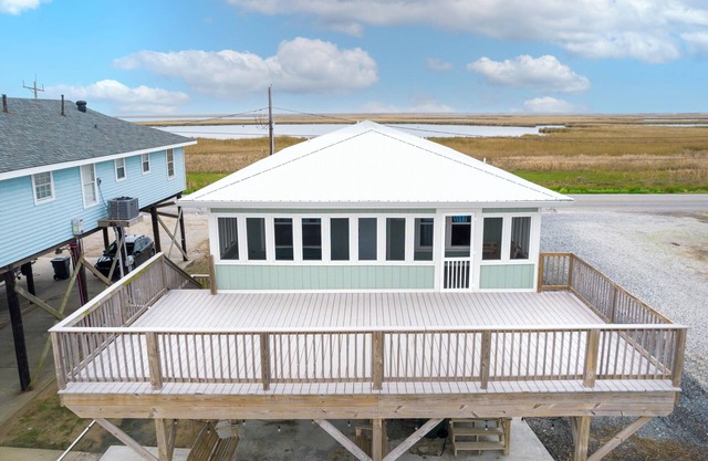 Redfish Retreat Fishing Camp - On Water - Private Boat Launch; Sleeps 12