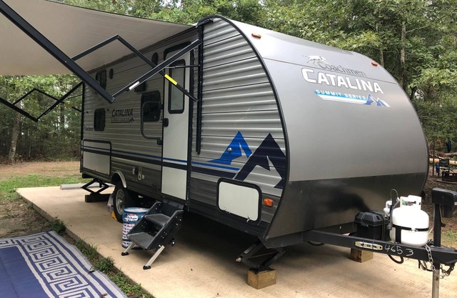 Reds Coachmen Catalina Summit Series 7 184BHS Travel Trailer