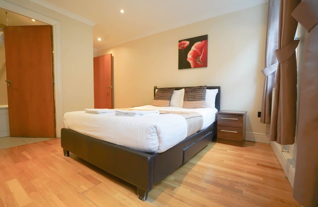 *REDUCED* London Waterloo 2 Bed Apartment - Zone 1