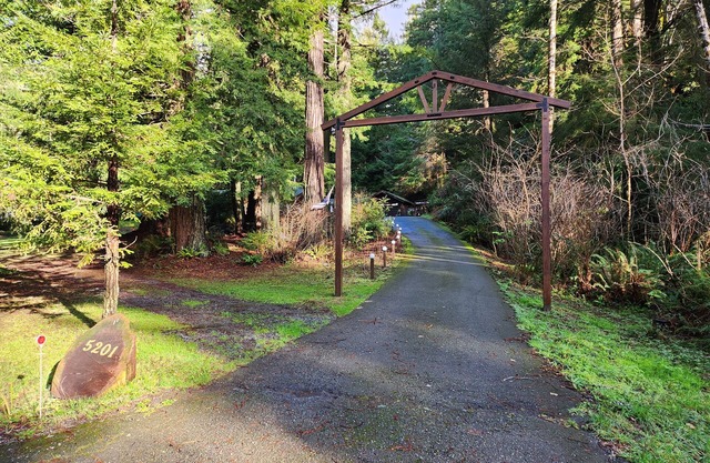 Redwood Hideout Guest Quarters