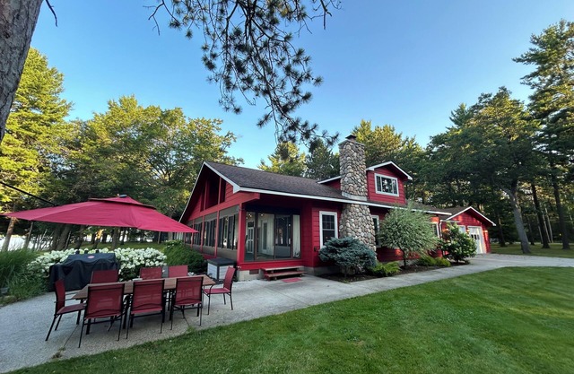 Lake Getaway for Friends & Family in Oscoda