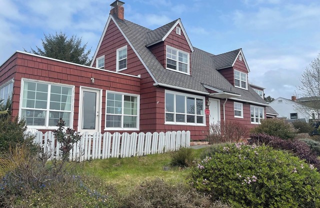 Redwoods - Spacious Elegance Overlooking the Pacific