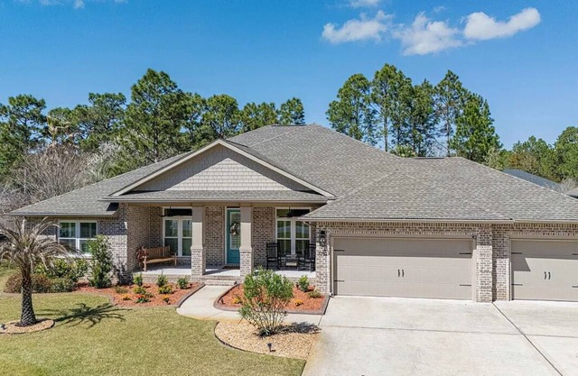 Reefside Retreat- Peaceful 4 bedroom 3 bath POOL home located in Navarre.