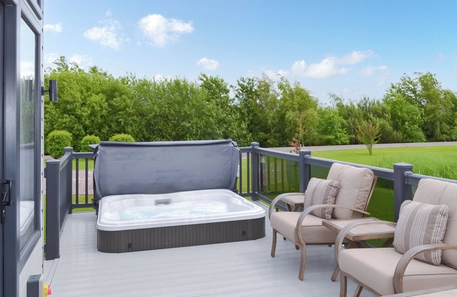 Reel Paradise - UK37723