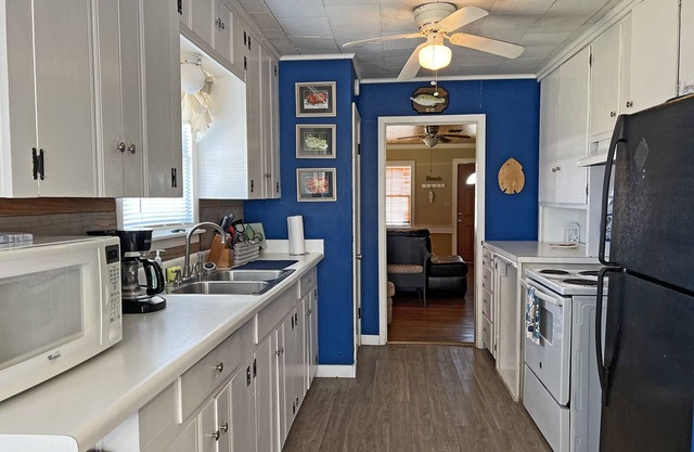 Reel Saints - Easy Beach Access - Island Realty