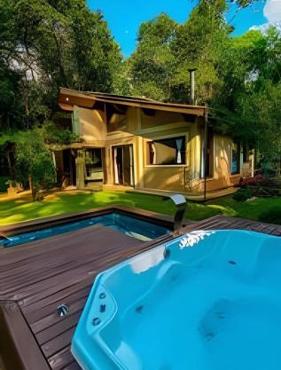 Refúgio com Hidro e Lareira na Serra da Cantareira