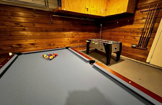 Refined Home w/Game Room & Large Lounge