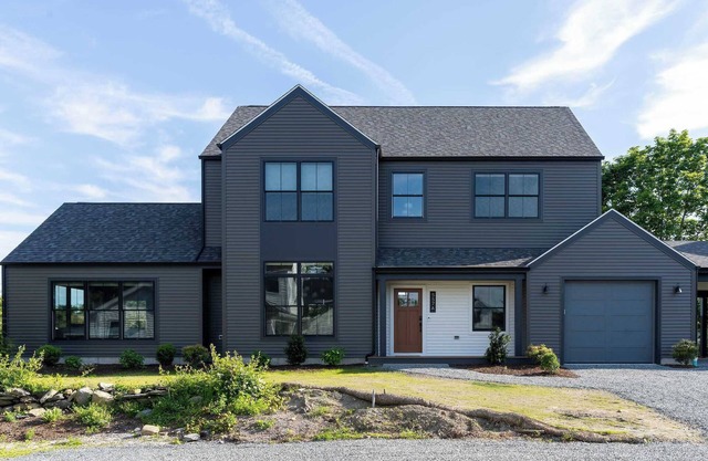 Refined Retreat Near Beaches w/ev charger included - 557 East