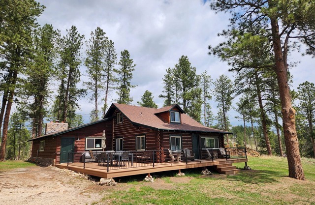 Refined Rustic. Newly Updated! Pine Lodge: Cabin + Bunkhouse