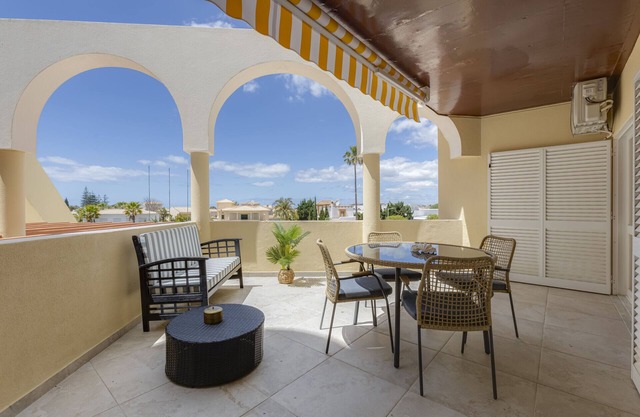 Refinement and tranquility just a few meters from Galé beach