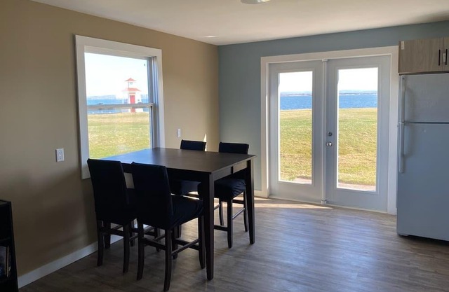 Refreshing escape in private house in Malagash with your own beach in the back y