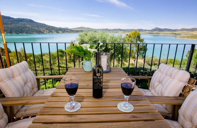 Renoviertes Ferienwohnungen mit grosser Terrasse und panoramischer Seeblick