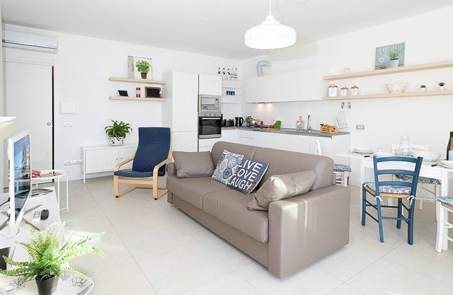 Regarda - apartment Brezza di Lago 1 with pool and air conditioning