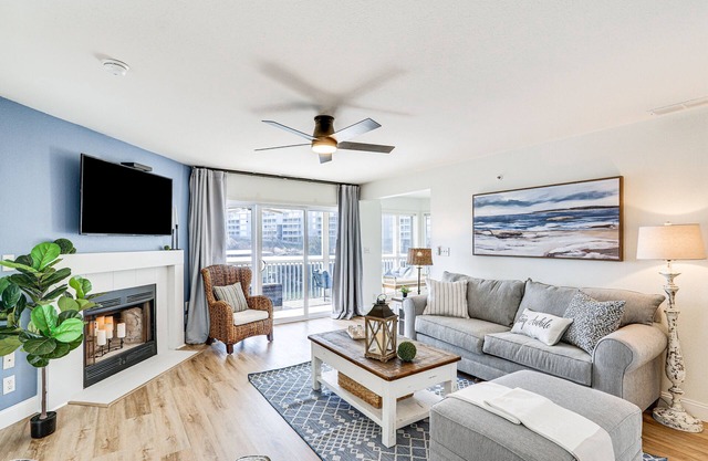 Regatta Bay Condo w/ Balcony + Water Views!