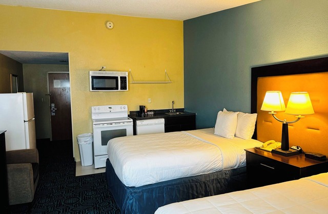 Regency Inn and Suites - Suite Non Smoking Double Bed
