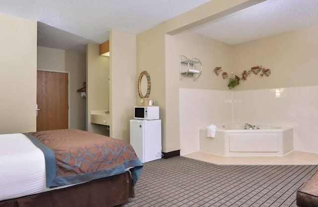 Regency Inn Geneseo IL I-80