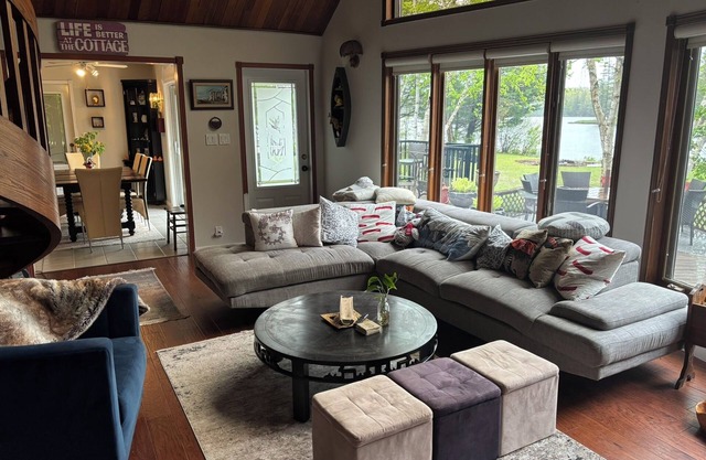 Rekindle your life, Lake, Hot Tub, Nature, Fresh Air and Champagne.