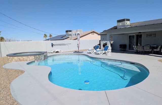 Relax and enjoy the private pool/spa under the stars. Many amenities!