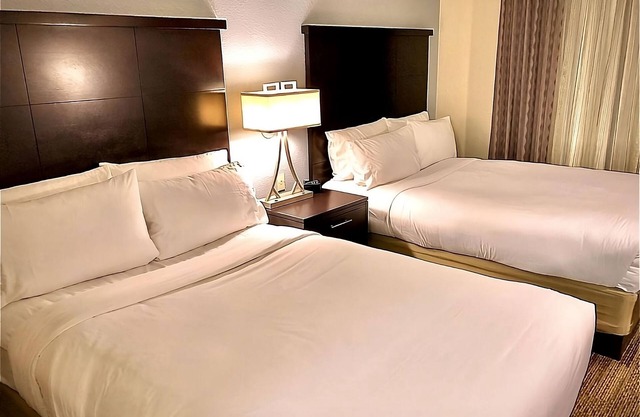 Relax and Recharge! Pet-Friendly Property, Free Breakfast, Parking