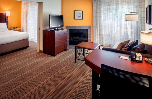 Relax and Recharge! 2 Relaxing Units, Free Parking, Pet-friendly Property