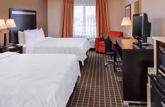 Relax and Unwind! 4 Comfortable Units, Free Breakfast, Walk to Convention Center