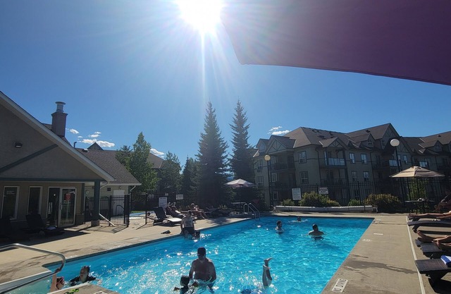 Relax and Unwind in Our Ground-Floor Retreat at the Peaks in Radium Hot Springs