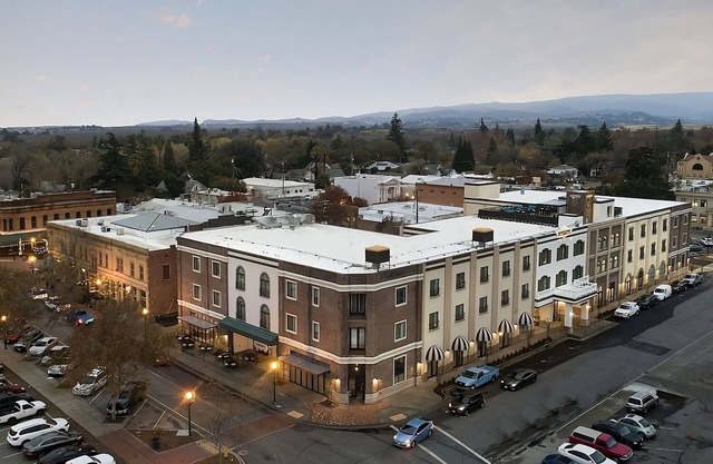 Relax and Unwind! 4 Pet-friendly Accommodations, Free Parking, Central Location!