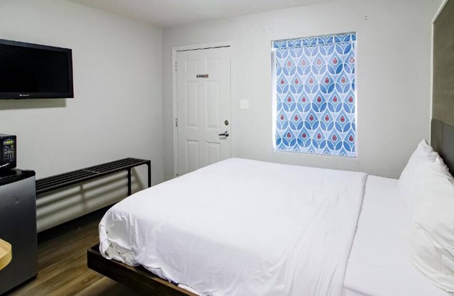 Relax and Unwind! Free Parking, Near Sulphur's Parks and Nature Reserves!