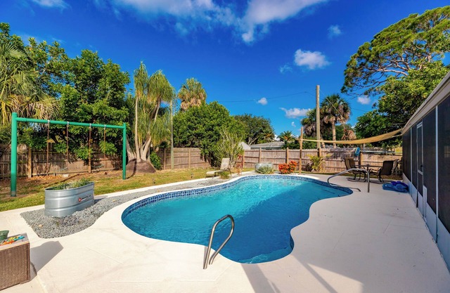 Relax and Unwind in 2 BR apt with Private Heated Pool