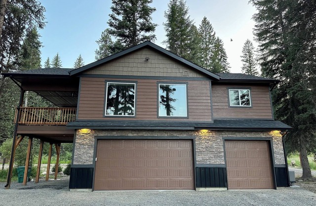 Relax at our Waterfront \ Hot Tub \ Near Tamarack - NEW