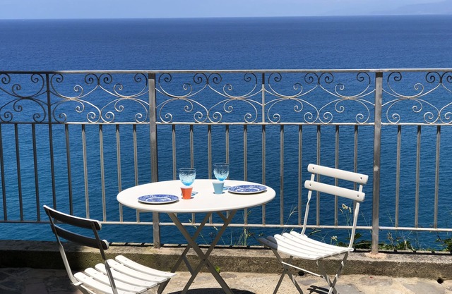 Entspannen Sie in der PALAZZO PIZZO RESIDENCE in einem charmanten Fischerdorf am Meer