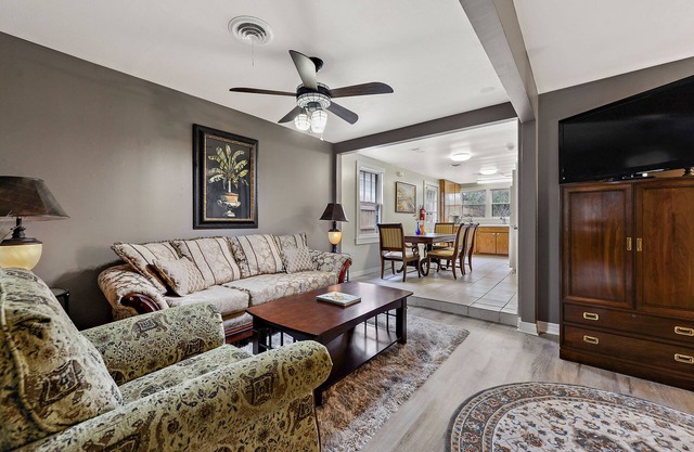 Enjoy the Agave House! Best location, Outdoor Fun, Ample Parking & Pet-Friendly!