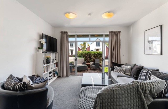 Relax At The Bach - Resort Style Living