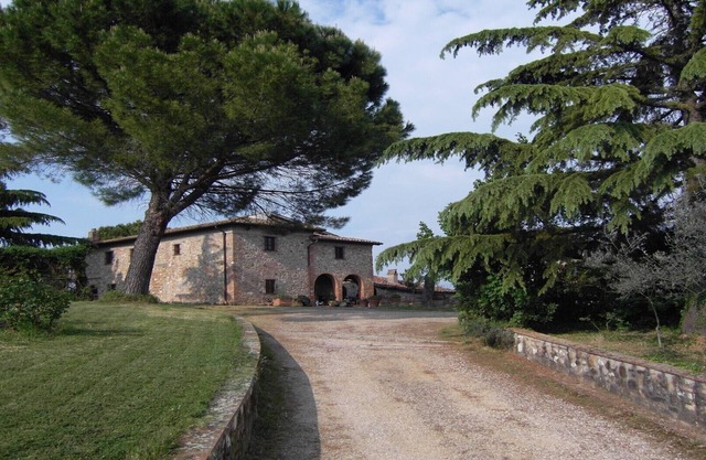 RELAX BETWEEN OLIVES AND WINEYARDS IN THE CHIANTI,ONLY 35MINUTES FROM FLORENCE!