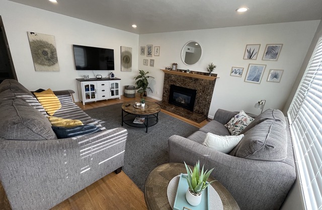 Relax by Pismo Beach Pier, stay at our 3-bedroom Arroyo Grande retreat