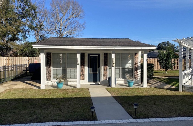 Relax by the Gulf Coast, just 8 mins from Gulfport Beach